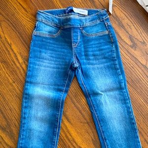 Old Navy girls pull on jeans. NWT. Size small (6-7)
